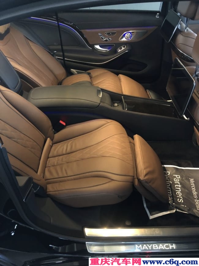 2019款奔驰迈巴赫S560加规版 4座/小桌板/四座现车258万